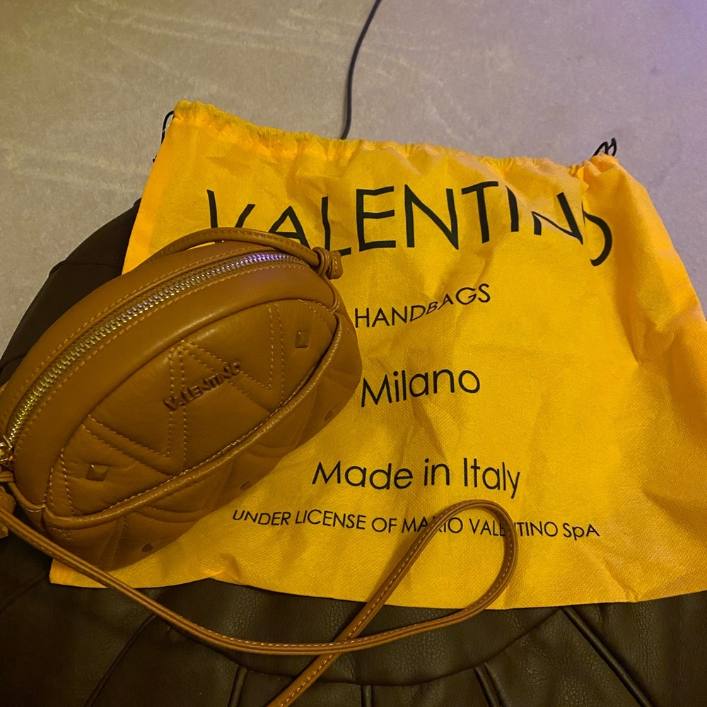 VALENTINO Moony Crossbody Bag
BY MARIO VALENTINO - Picture 2 of 2